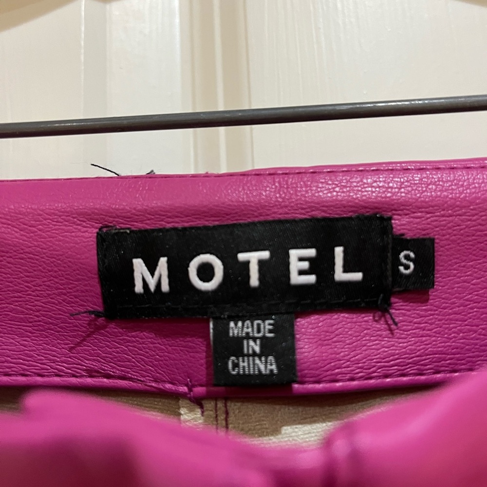 Motel Rocks pink faux leather pants - Picture 3 of 6